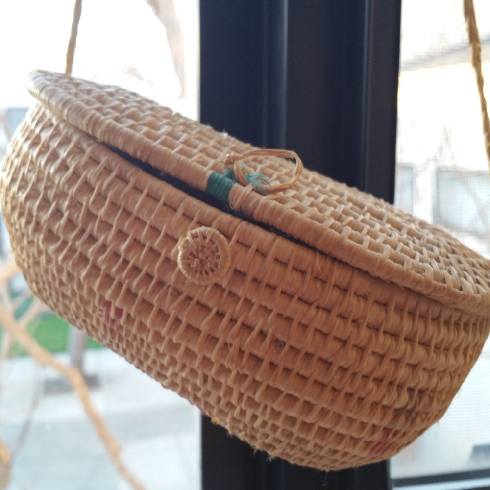 Vintage Summer Little weaved straw purse - Picture 3 of 6
